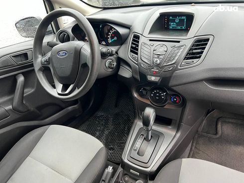 Ford Fiesta 2015 серый - фото 109