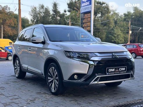 Mitsubishi Outlander 2019 - фото 3