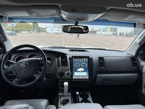 Toyota Sequoia 2011 белый - фото 16