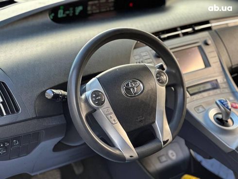 Toyota Prius 2014 белый - фото 17