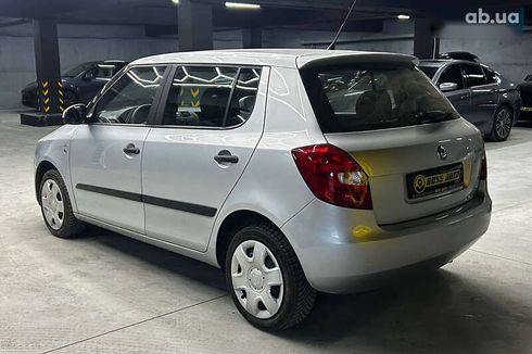 Skoda Fabia 2009 - фото 4