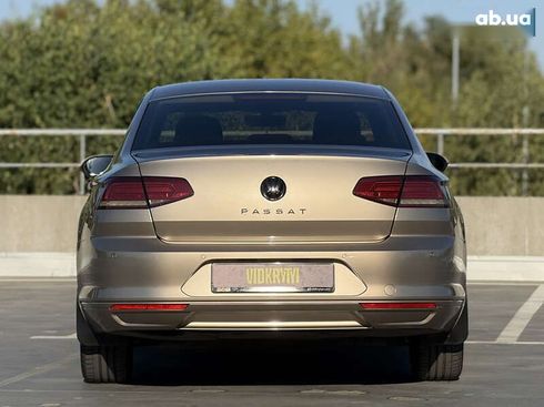 Volkswagen Passat 2016 - фото 17