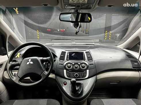 Mitsubishi Grandis 2008 - фото 15