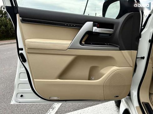 Toyota Land Cruiser 2017 - фото 26