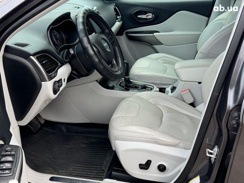 Jeep Cherokee 2018 серый - фото 16