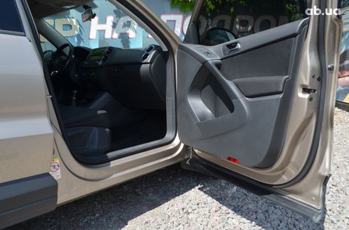 Volkswagen Tiguan 2011 бежевый - фото 11