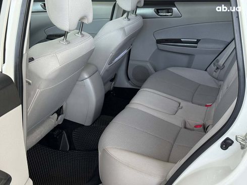 Subaru Forester 2010 белый - фото 13