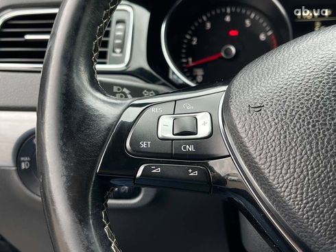 Volkswagen Jetta 2016 серый - фото 27