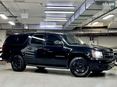 Chevrolet Suburban 2011 - фото 3