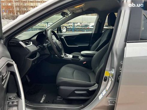 Toyota RAV4 2021 - фото 9