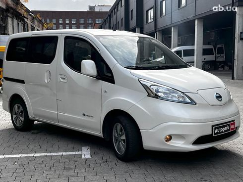 Nissan e-NV200 2018 белый - фото 11