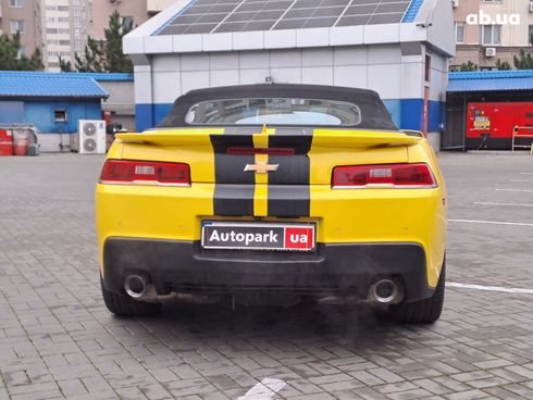 Chevrolet Camaro 2013 желтый - фото 17