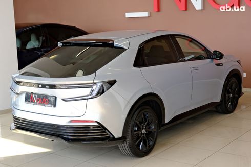 Honda e:NP2 2024 серый - фото 6