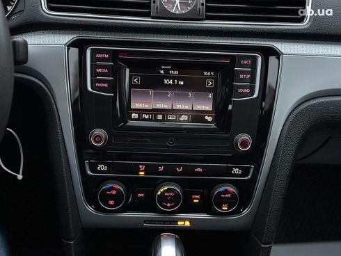 Volkswagen Passat 2016 серый - фото 33