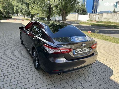 Toyota Camry 2020 - фото 12