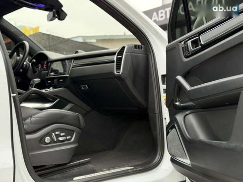 Porsche Cayenne 2018 - фото 26