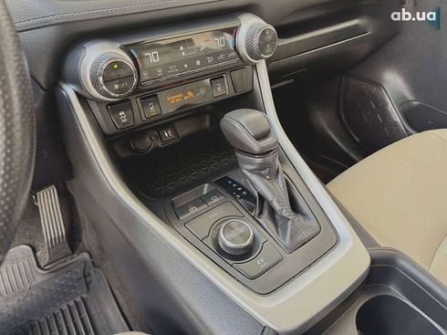 Toyota RAV4 2019 - фото 29
