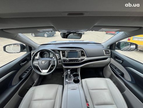 Toyota Highlander 2019 серый - фото 23
