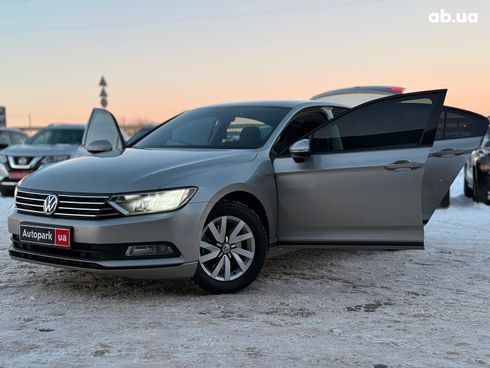 Volkswagen Passat 2016 серый - фото 28