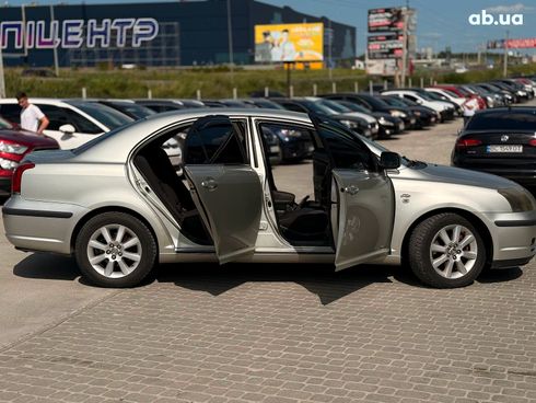 Toyota Avensis 2004 серый - фото 20
