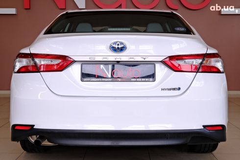 Toyota Camry 2019 белый - фото 6