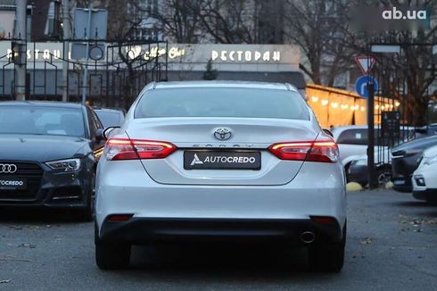 Toyota Camry 2019 - фото 5