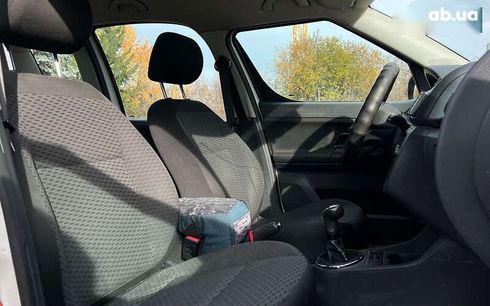 Skoda Roomster 2011 - фото 17