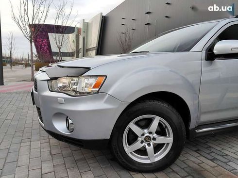 Mitsubishi Outlander XL 2011 - фото 4