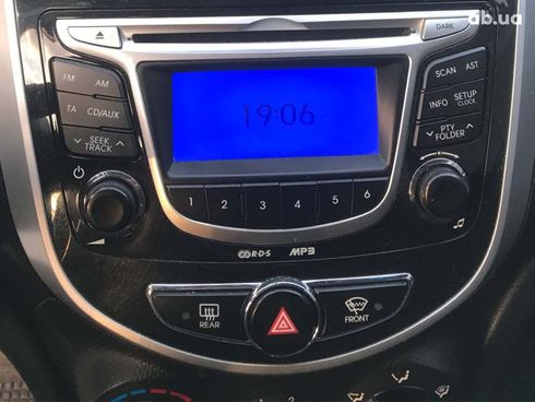 Hyundai Accent 2013 бежевый - фото 18