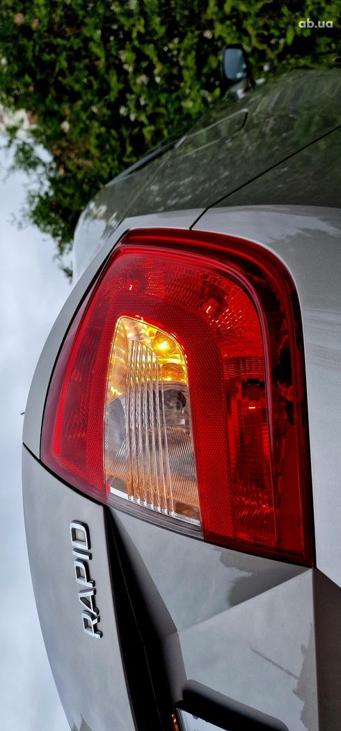 Skoda Rapid 2013 бежевый - фото 11