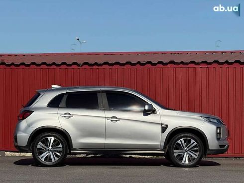Mitsubishi Outlander 2019 - фото 10