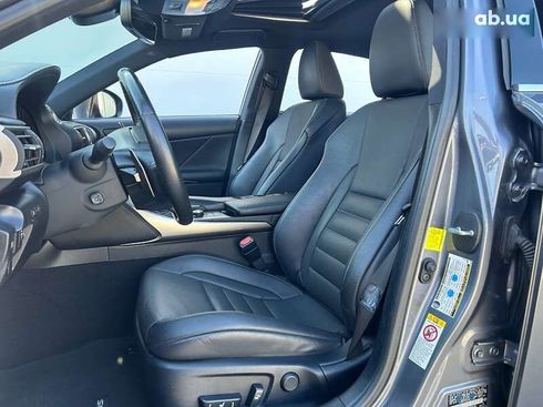 Lexus IS 2018 - фото 12