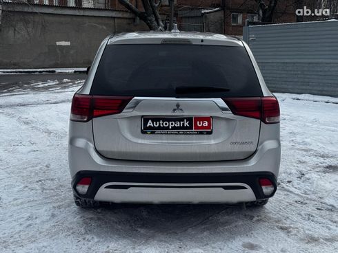 Mitsubishi Outlander 2019 серый - фото 6
