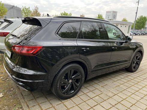 Volkswagen Touareg 2022 - фото 28