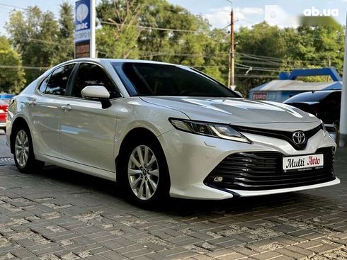 Toyota Camry 2019 - фото 10