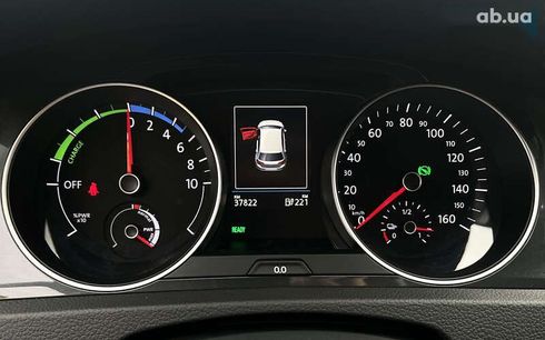 Volkswagen e-Golf 2020 - фото 18