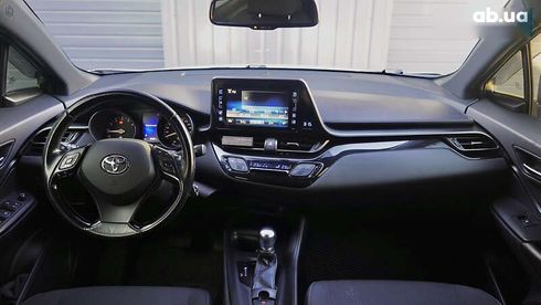 Toyota C-HR 2017 - фото 24
