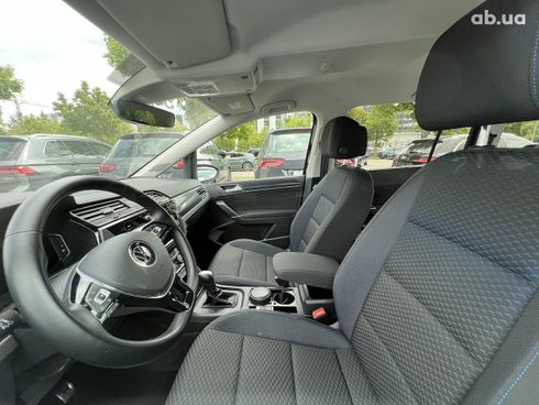 Volkswagen Touran 2022 - фото 13