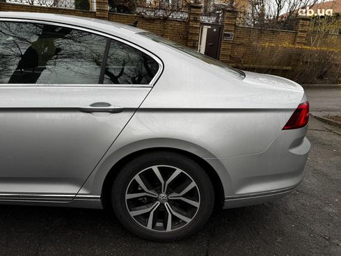 Volkswagen Passat 2018 серый - фото 11