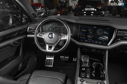Volkswagen Touareg 2019 - фото 19