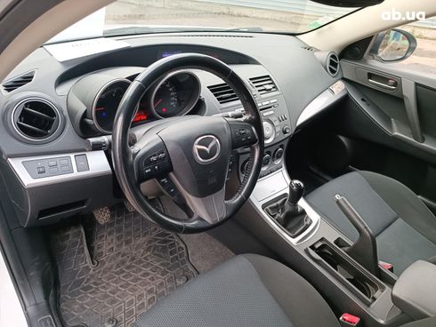 Mazda 3 2010 белый - фото 21