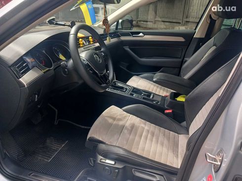 Volkswagen Passat 2017 серый - фото 10