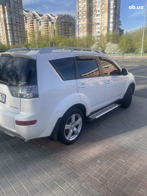 Mitsubishi Outlander XL 2008 белый - фото 16