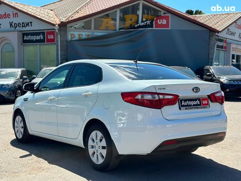 Kia Rio 2013 белый - фото 7