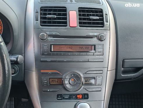 Toyota Auris 2007 красный - фото 27