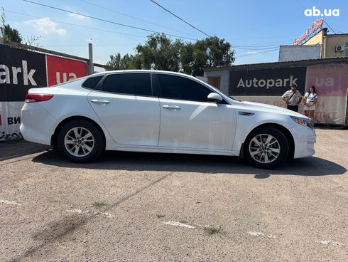 Kia Optima 2017 белый - фото 6