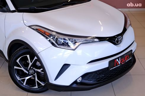 Toyota C-HR 2017 белый - фото 3