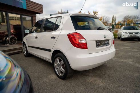 Skoda Fabia 2011 - фото 11