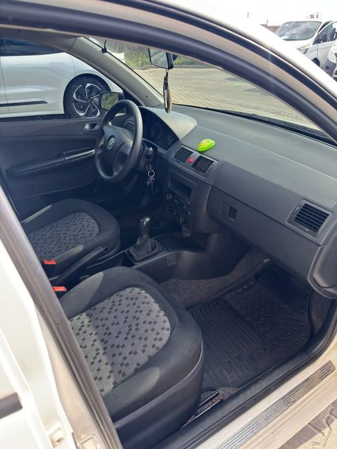 Skoda Fabia 2006 белый - фото 12