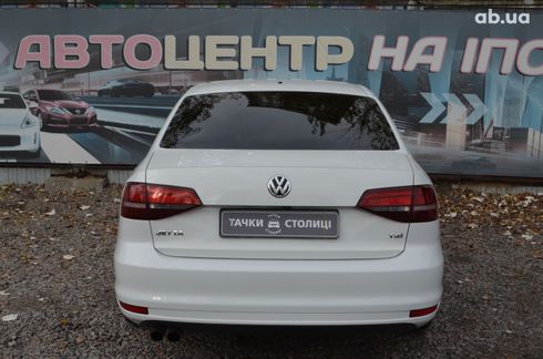 Volkswagen Jetta 2016 белый - фото 8